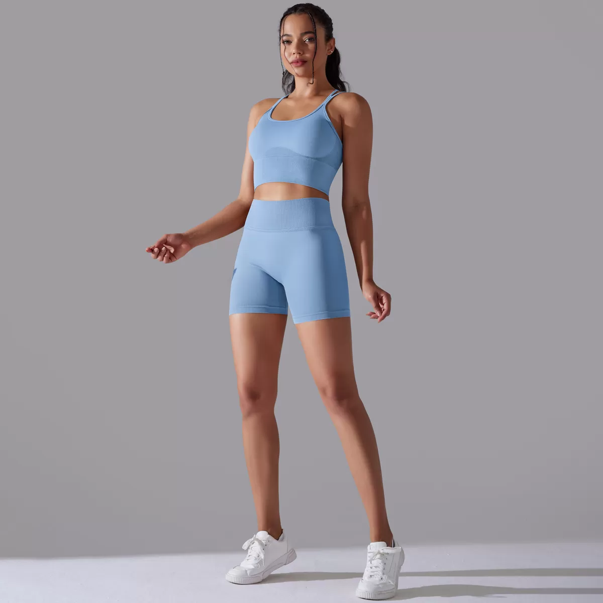 Conjunto de yoga de 2 piezas sin costuras para mujer: sujetador deportivo y pantalones cortos FGB6632