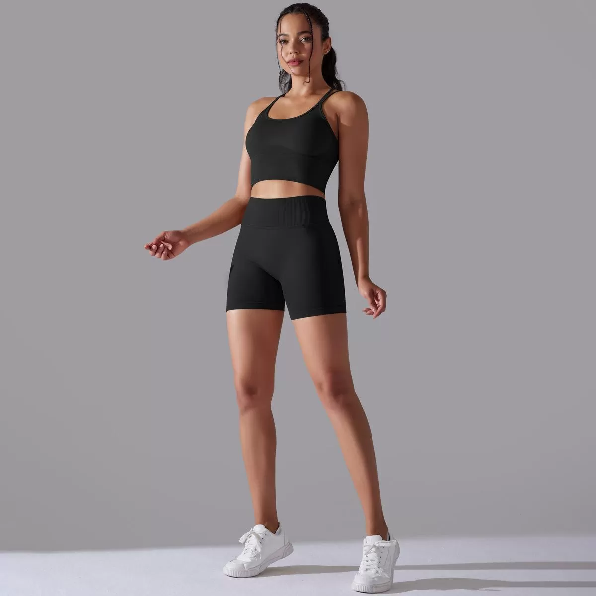 Conjunto de yoga de 2 piezas sin costuras para mujer: sujetador deportivo y pantalones cortos FGB6632