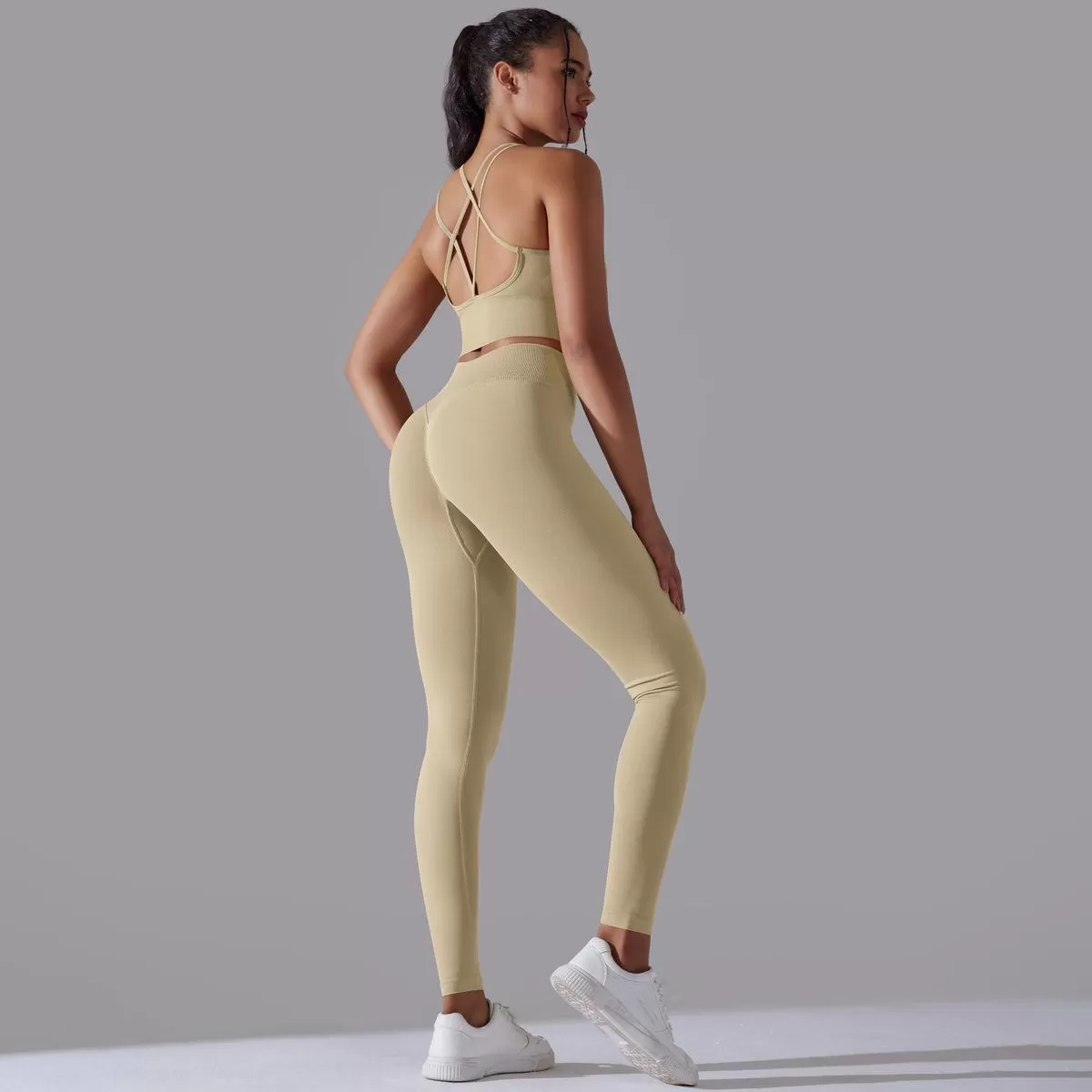 Conjunto de yoga de 2 piezas sin costuras para mujer: sujetador deportivo y mallas FGB6632